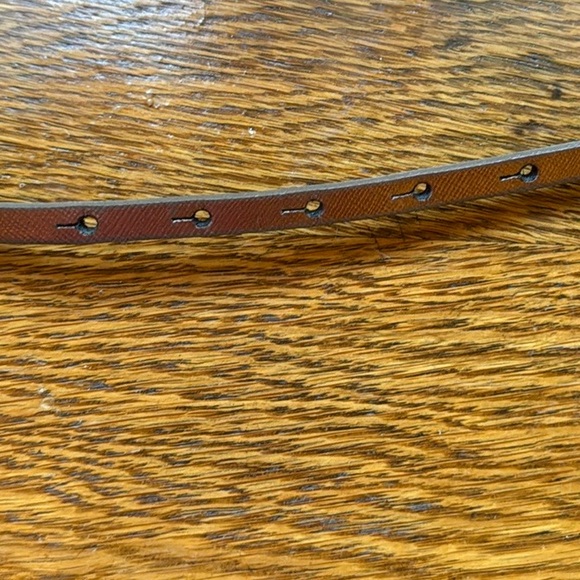 Tory Burch skinny belt. Silver bow buckle. Excellent used condition. Size XXS. - Picture 7 of 7